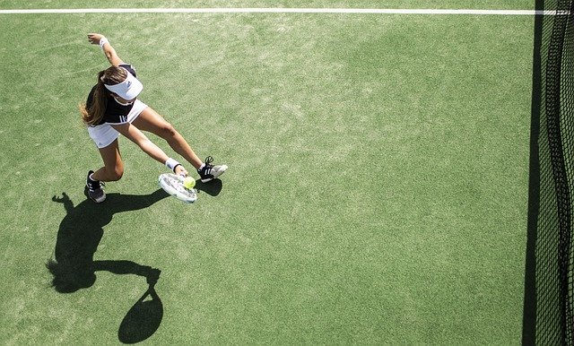 mladá tenistka